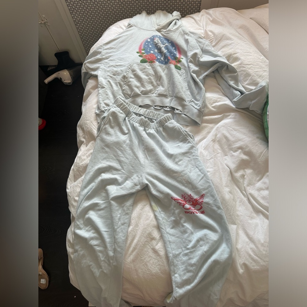 BOYS LIE SWEATSET. OS.